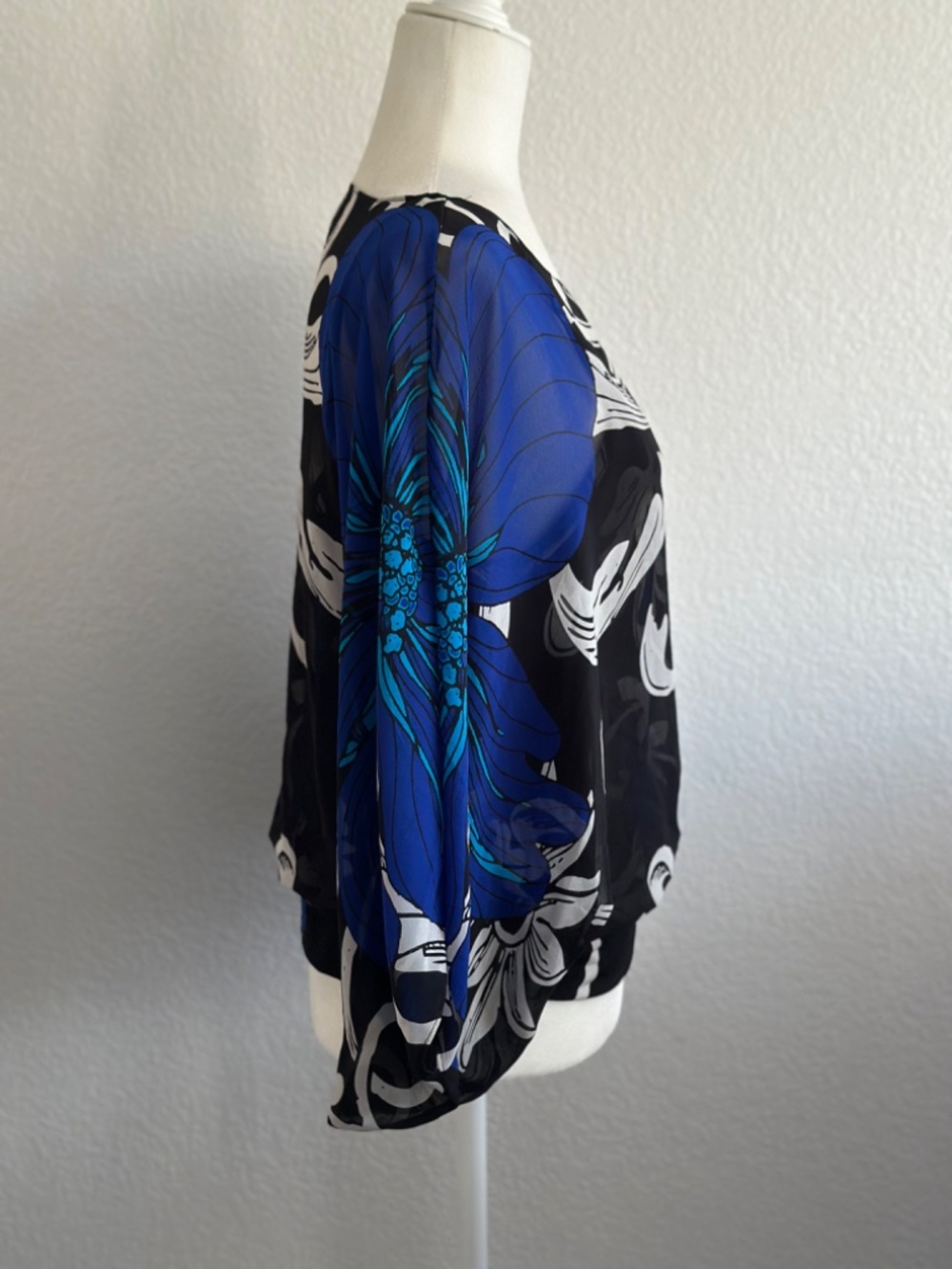 Alfani Petite Blue Black Abstract Floral Sheer Overlay Blouse Bell Sleeve Top - Picture 4 of 7